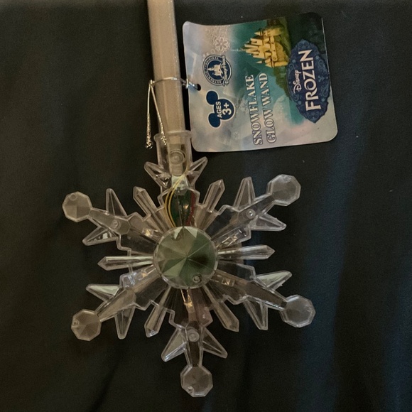 Disneys  FROZEN SNOWFLAKE GLOW WAND  NWT - Picture 13 of 15